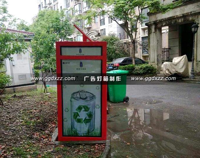 小區大容量太陽能廣告垃圾箱實景圖