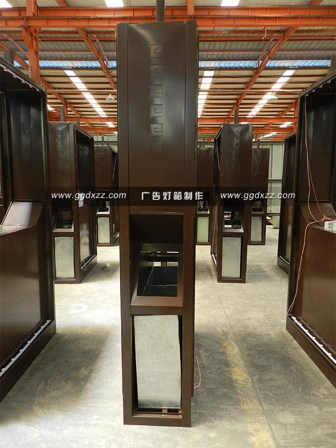 西藏仿古垃圾箱側視圖
